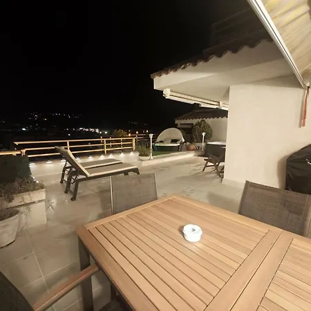 Luna With Jacuzzi, 5mins Walking To The Beach, Sea And Castle View Big Terrace