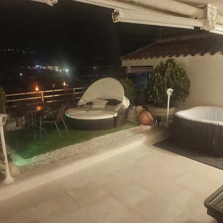 Luna With Jacuzzi, 5mins Walking To The Beach, Sea And Castle View Big Terrace Lägenhet