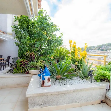 Luna With Jacuzzi, 5mins Walking To The Beach, Sea And Castle View Big Terrace Apartment