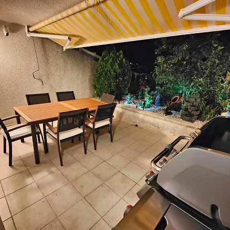 Apartment Luna With Jacuzzi, 5mins Walking To The Beach, Sea And Castle View Big Terrace *