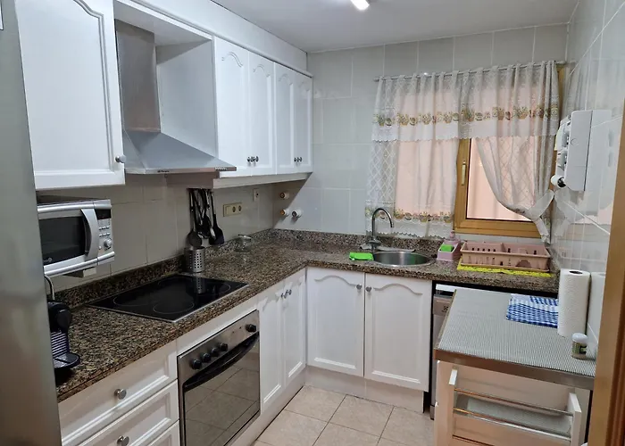 Luna With Jacuzzi, 5mins Walking To The Beach, Sea And Castle View Big Terrace