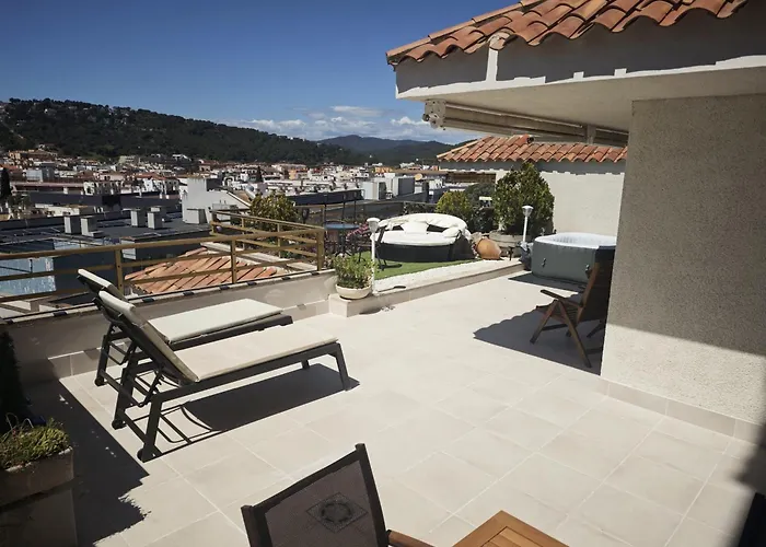 Luna With Jacuzzi, 5mins Walking To The Beach, Sea And Castle View Big Terrace Appartement Tossa de Mar