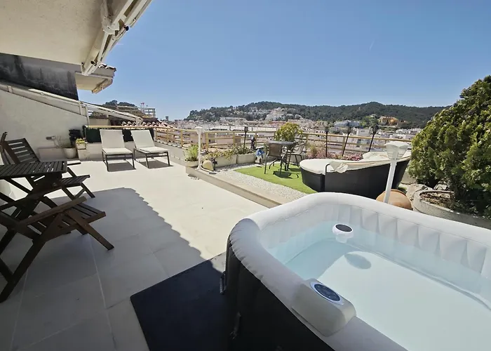 Luna With Jacuzzi, 5mins Walking To The Beach, Sea And Castle View Big Terrace *