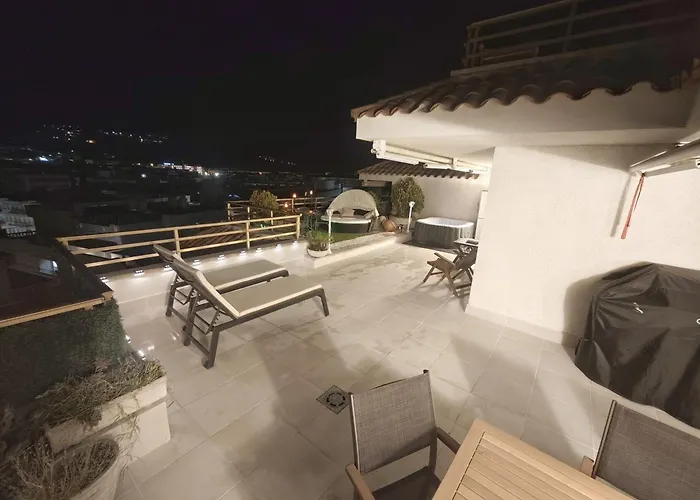 Luna With Jacuzzi, 5mins Walking To The Beach, Sea And Castle View Big Terrace * Tossa de Mar