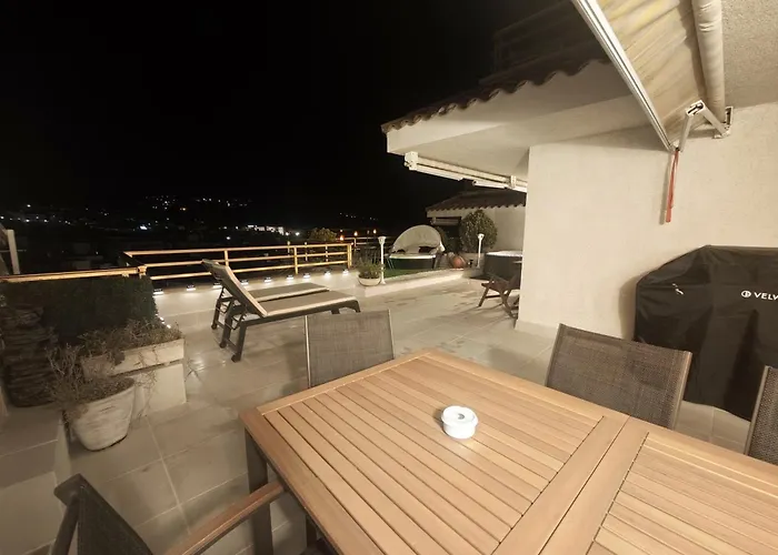 Luna With Jacuzzi, 5mins Walking To The Beach, Sea And Castle View Big Terrace